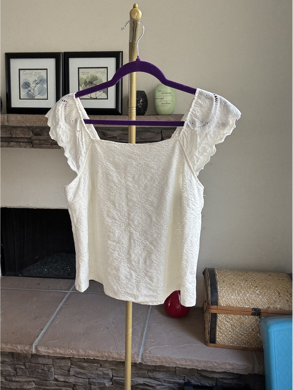 Urban Romantics Cream scallop-sleeve eyelet top Size Medium